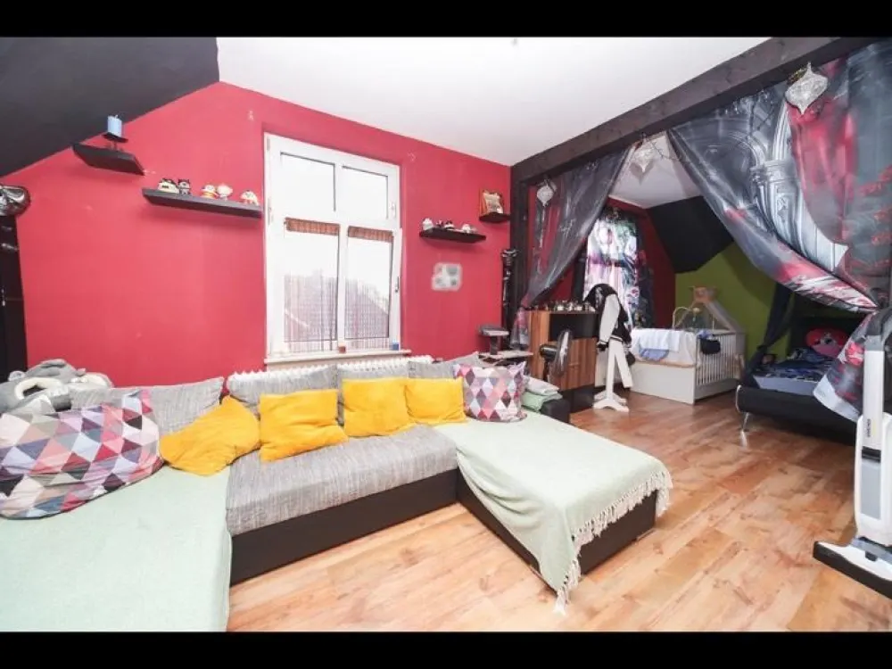 4-Zimmer-Wohnung mit Dachboden zu vermieten, ca. 100 m²