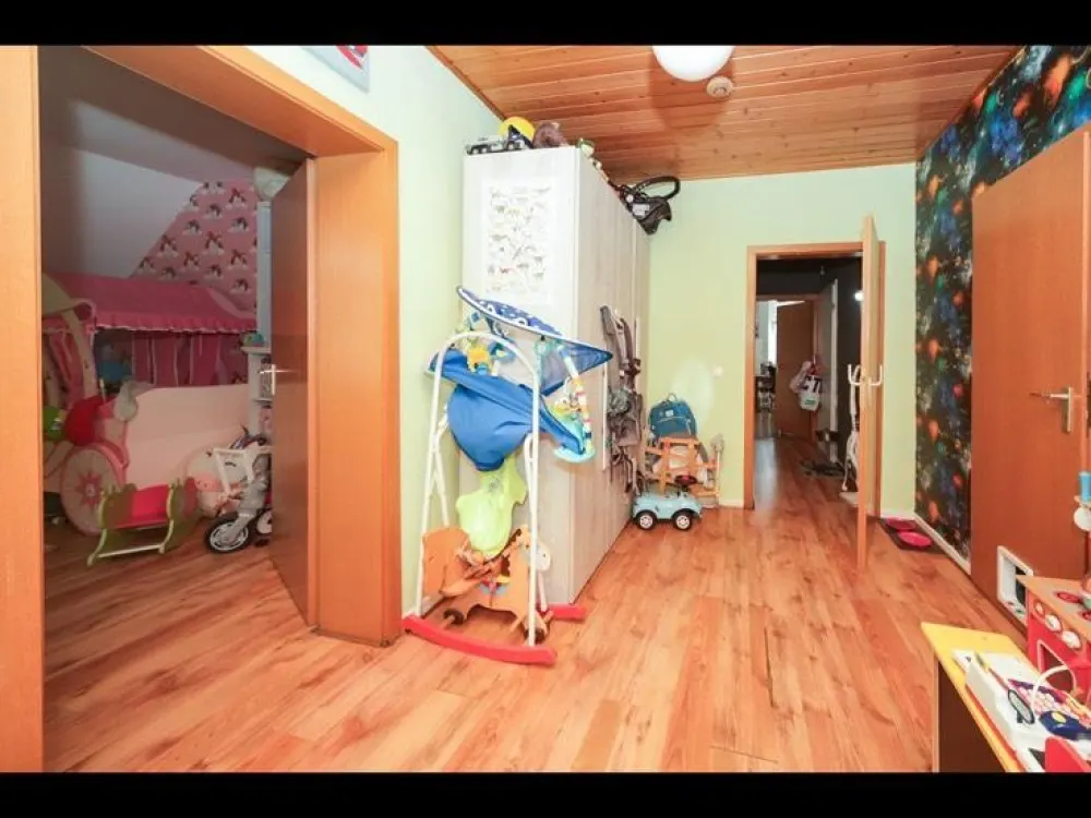 4-Zimmer-Wohnung mit Dachboden zu vermieten, ca. 100 m²