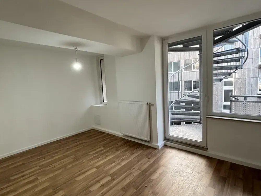 Erstbezug nach Renovierung, 4 Zimmer-Wohnung mit EBK im Bahnhofsviertel von Frankfurt