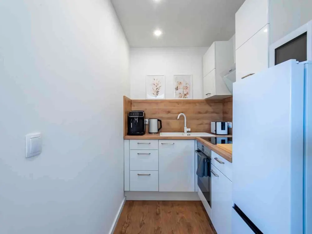 Modern möblierte 2-Zimmer-Wohnung mit großer Dachterrasse
