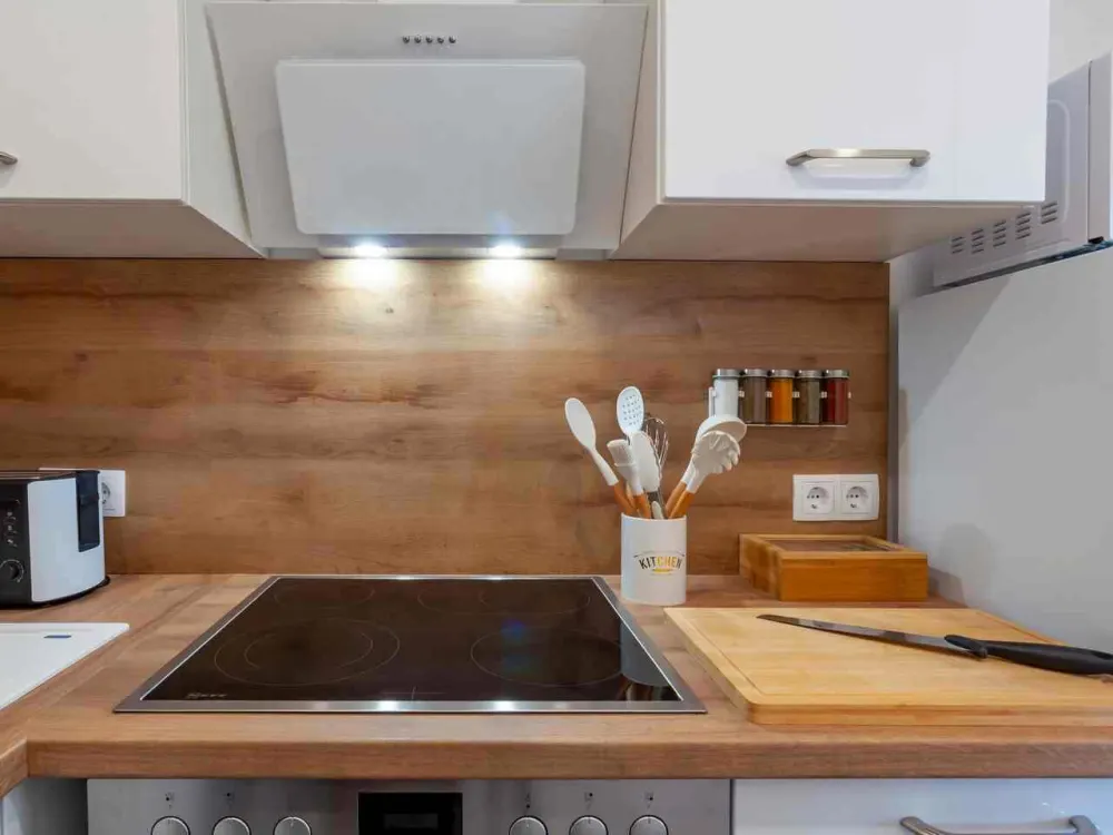 Modern möblierte 2-Zimmer-Wohnung mit großer Dachterrasse