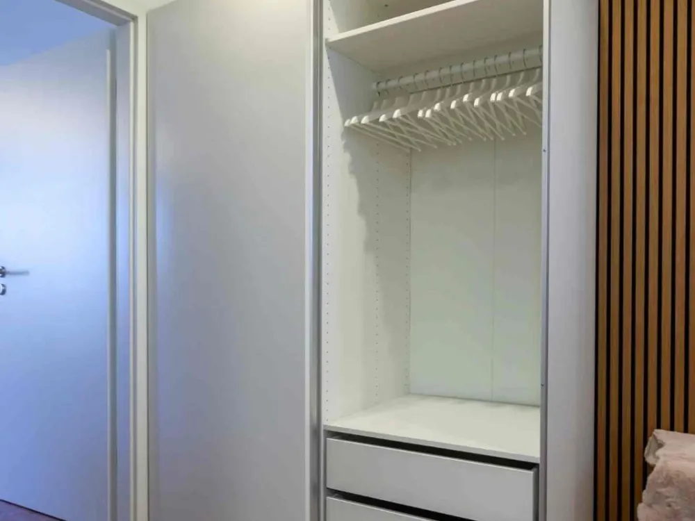 Modern möblierte 2-Zimmer-Wohnung mit großer Dachterrasse