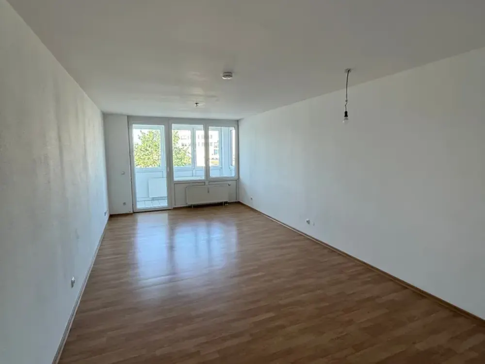 Winter Garden Included: Bright Apartment with Quiet Inner Courtyard Balcony