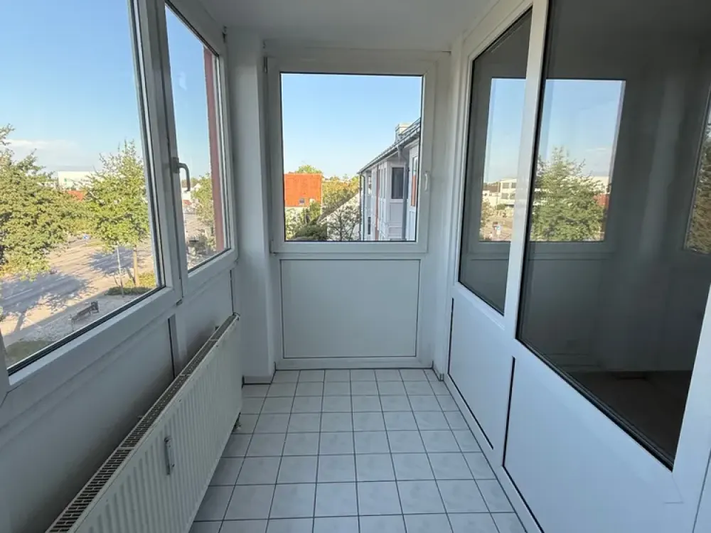Winter Garden Included: Bright Apartment with Quiet Inner Courtyard Balcony