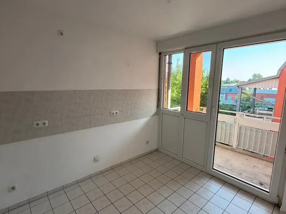 Winter Garden Included: Bright Apartment with Quiet Inner Courtyard Balcony