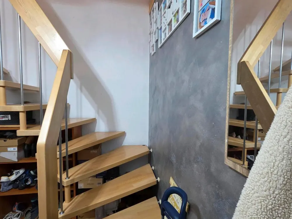 Shared Attic Room for One Female Tenant