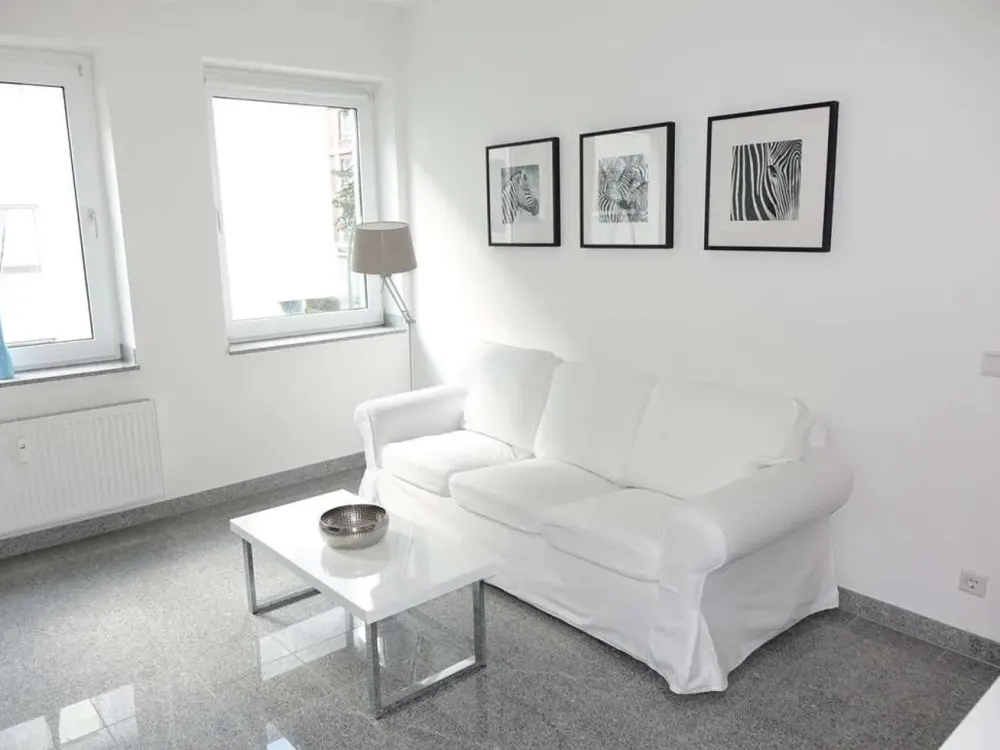 Wohnen mit Charakter: 2-Zimmer-Wohnung in zentraler Lage. Voll möbliert und eingerichtet