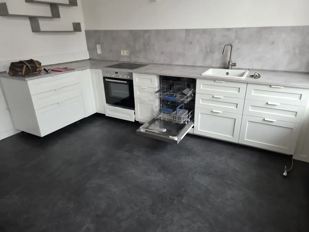 Radebeul: Bright 3-Room Apartment with Plenty of Space
