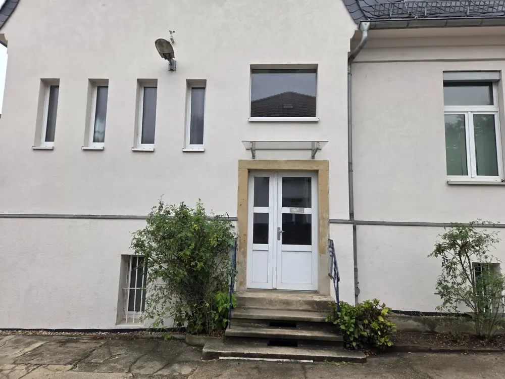 Radebeul: Bright 3-Room Apartment with Plenty of Space