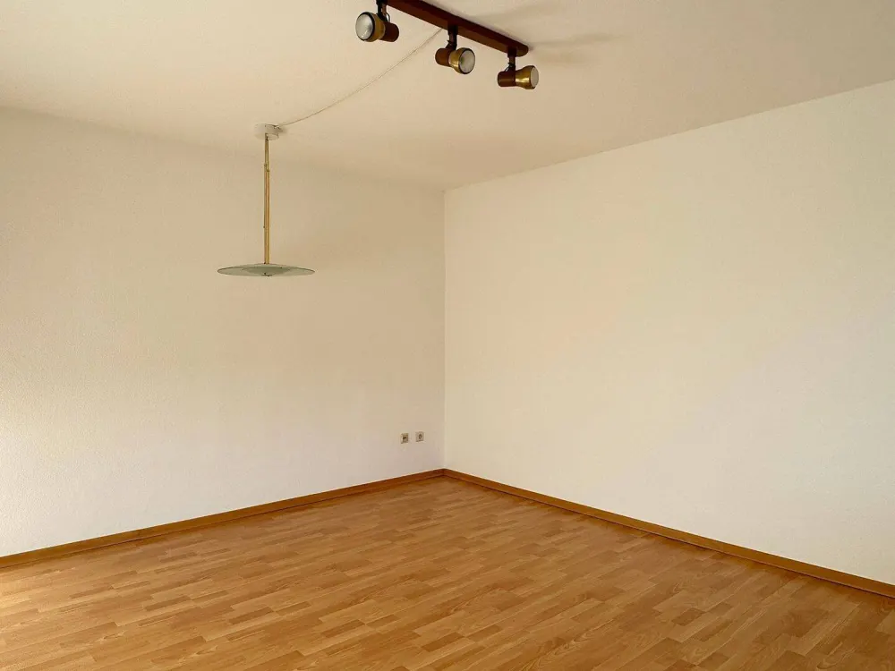 Helle 2-Zimmer-Wohnung mit Balkon, EBK und Garage in Kassel-Harleshausen
