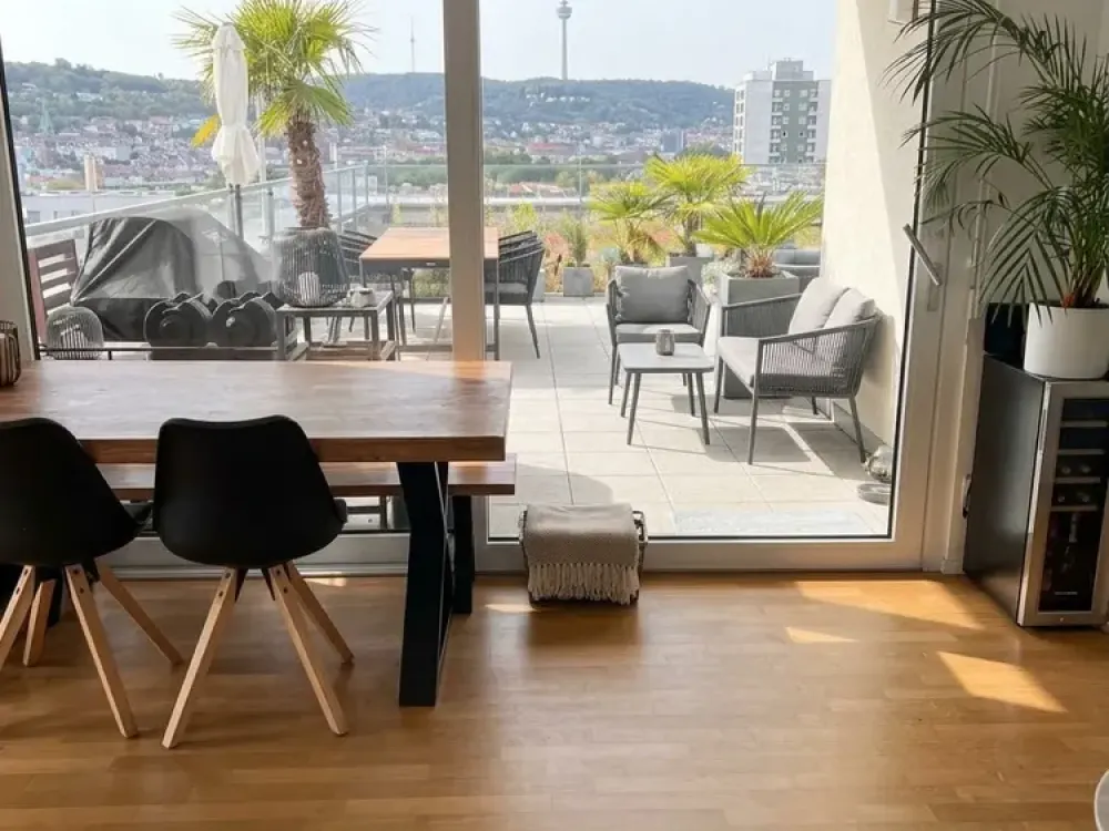 Luxuriöses Penthouse mit großer Dachterrasse und Blick über die Stadt in Stuttgart Nord