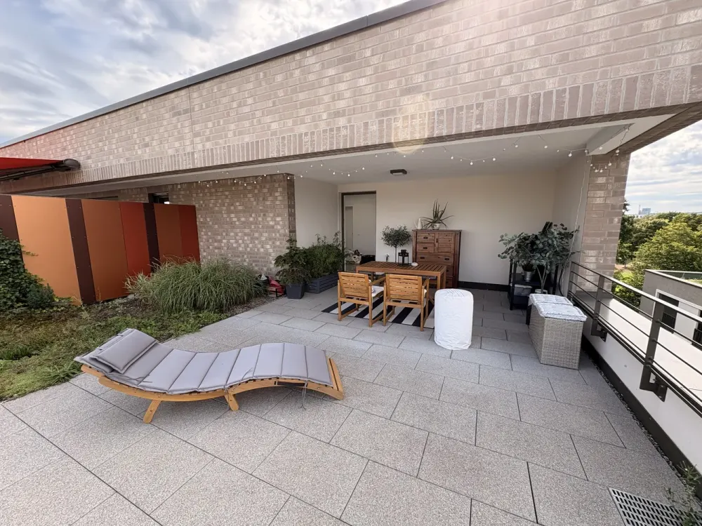 Über den Dächern im Neubauquartier: 3,5-Zi.-Penthousewohnung mit Dachterrasse im Möhringer HQM