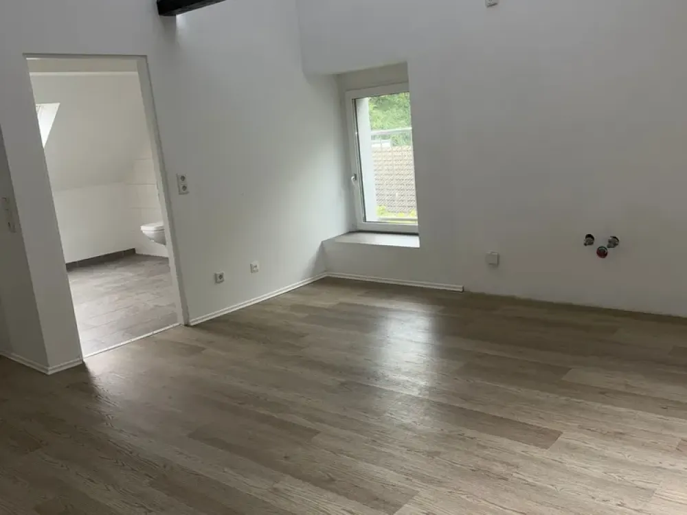 Lots of space in this 3-room attic apartment (with air conditioning) in Haan in the middle of greenery!