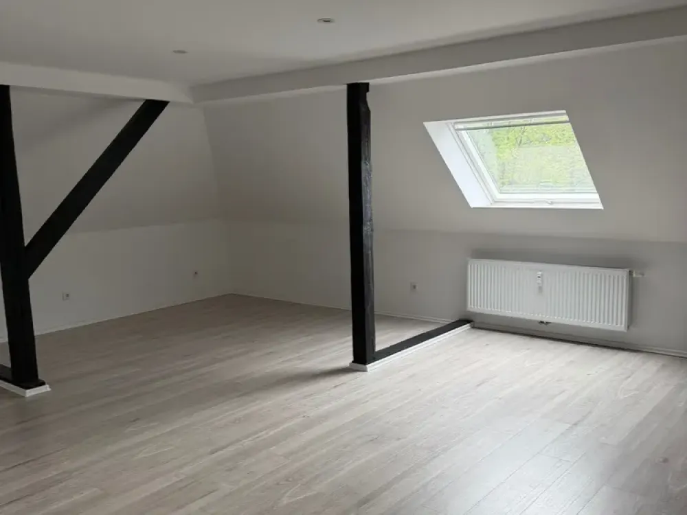 Lots of space in this 3-room attic apartment (with air conditioning) in Haan in the middle of greenery!