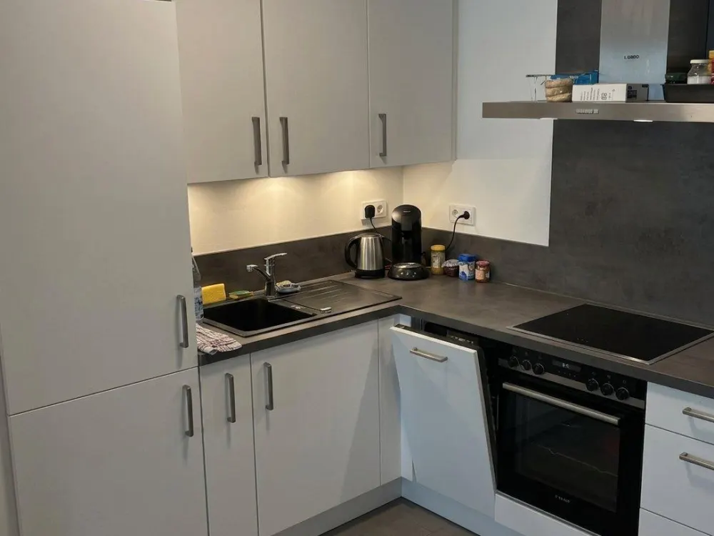 Moderne, voll möblierte 2-Zimmer-Wohnung mit Balkon in Bremen-Neu