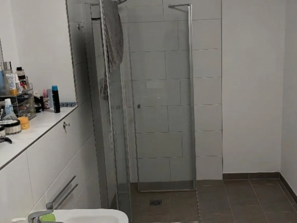 Moderne, voll möblierte 2-Zimmer-Wohnung mit Balkon in Bremen-Neu