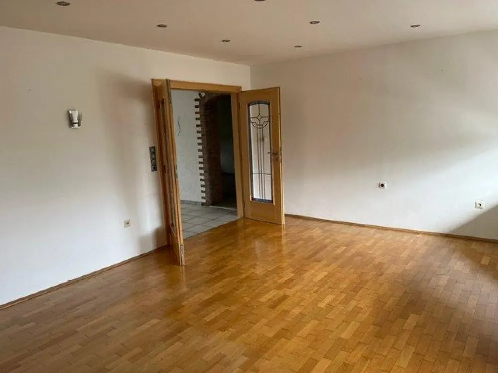 Helle 3,5 Zimmer Wohnung mit Balkon