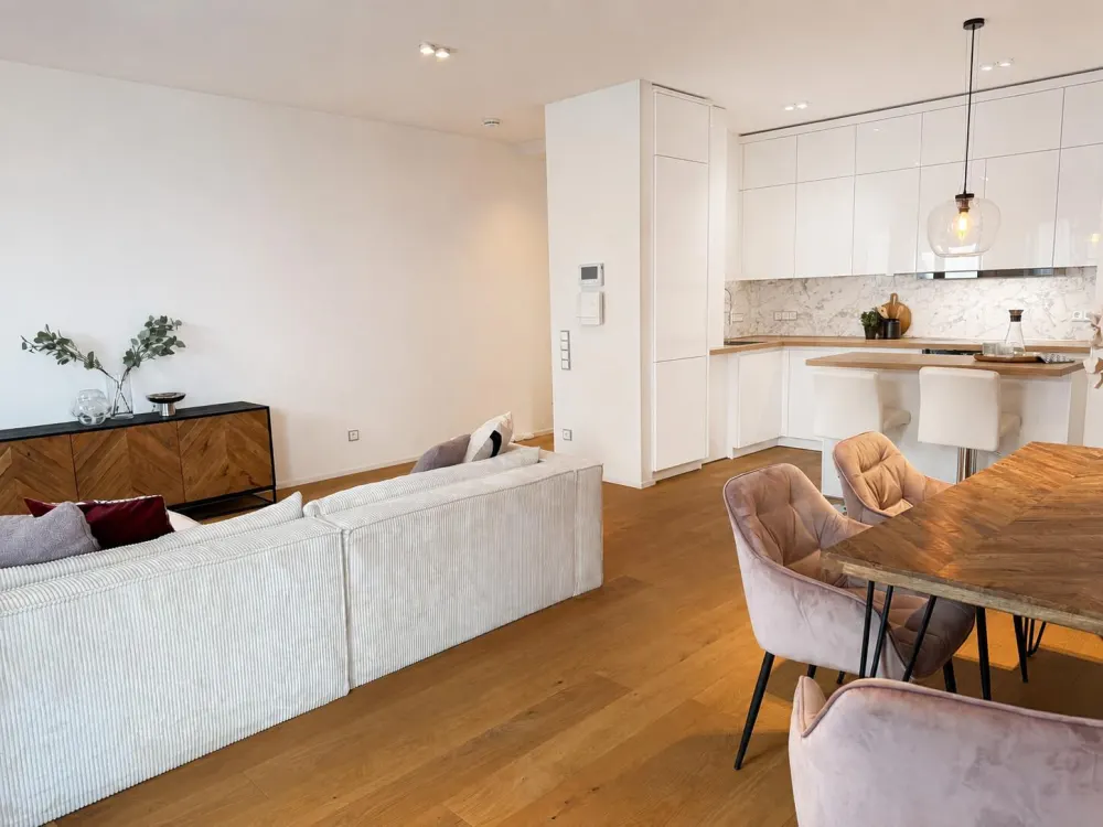 Exklusiv möblierte 2-Zimmer-Wohnung mit Balkon und Lift