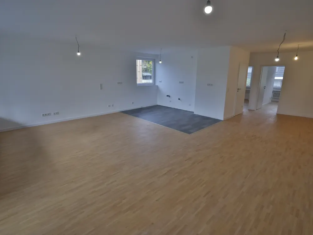 Modernisierte 3-Zimmer-Wohnung mit Balkon, Gartennutzung & Sauna in D-Lörick