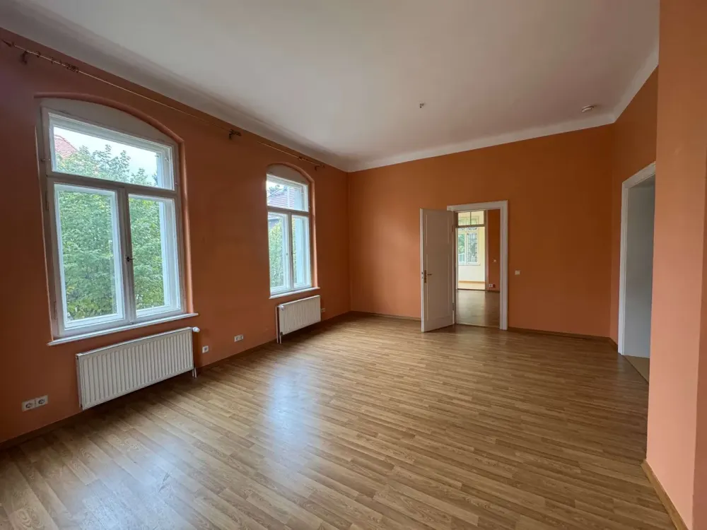 Wohnen mit Jugendstilcharme, Großzügige 3-Zi.-Wohnung mit Wintergarten in denkmalgeschützter Villa
