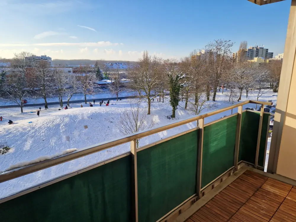 Von Privat: 2,5-Zimmer-Wohnung mit Aussicht und EBK in Köln