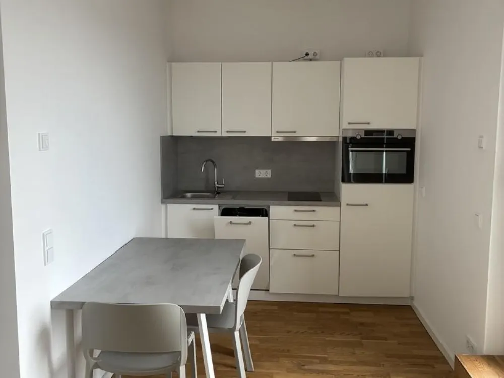 Möbliertes Komfort-Studio in Neubau nahe S-Bahnhof Springpfuhl mit Balkon o. Dachterrasse