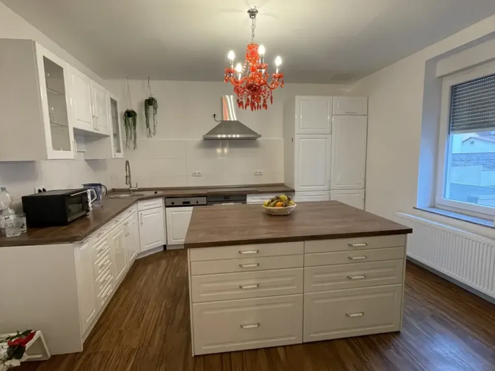 Modernisierte 4-Zimmer-Wohnung mit Einbauküche und zwei Bädern in zentraler Lage von Langen