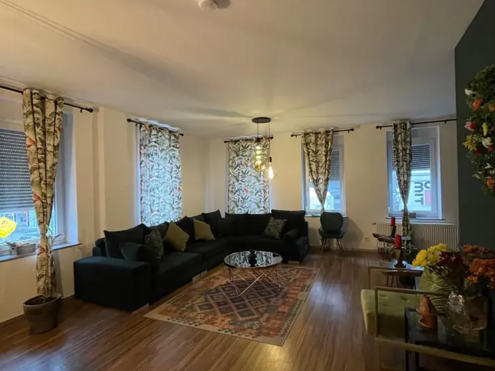 Modernisierte 4-Zimmer-Wohnung mit Einbauküche und zwei Bädern in zentraler Lage von Langen