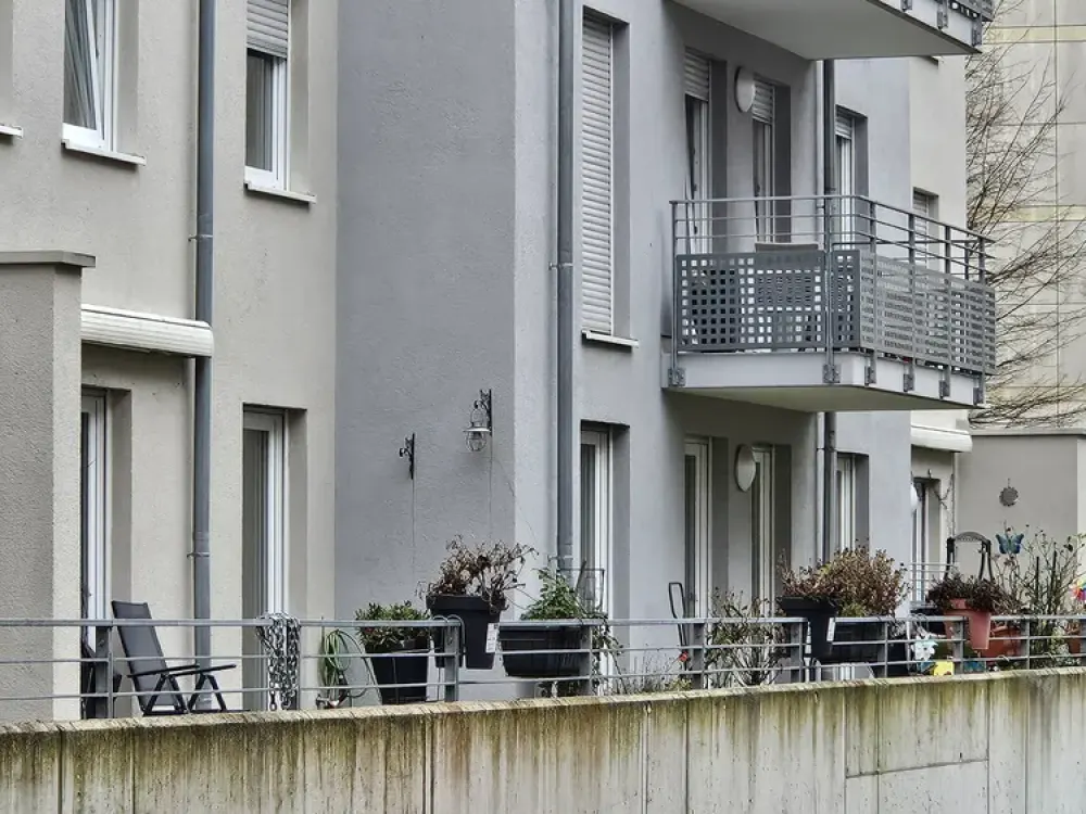 Barrierefreie teilmöblierte 2‑Zimmer Wohnung mit Balkon in Steinbach (Taunus) von privat