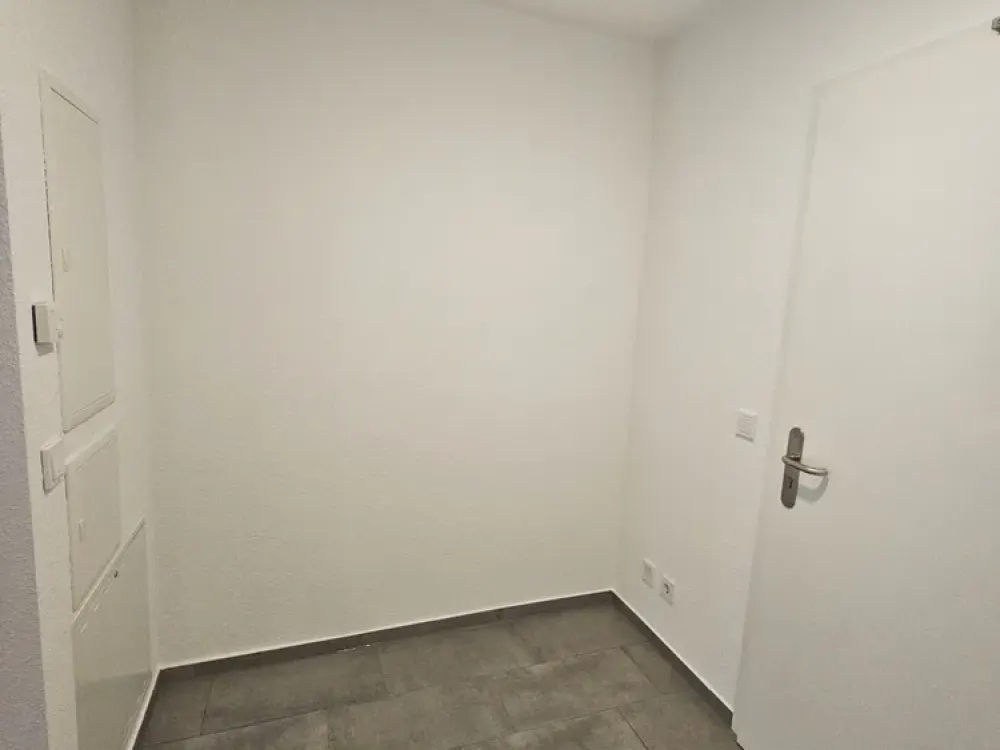 Barrierefreie teilmöblierte 2‑Zimmer Wohnung mit Balkon in Steinbach (Taunus) von privat