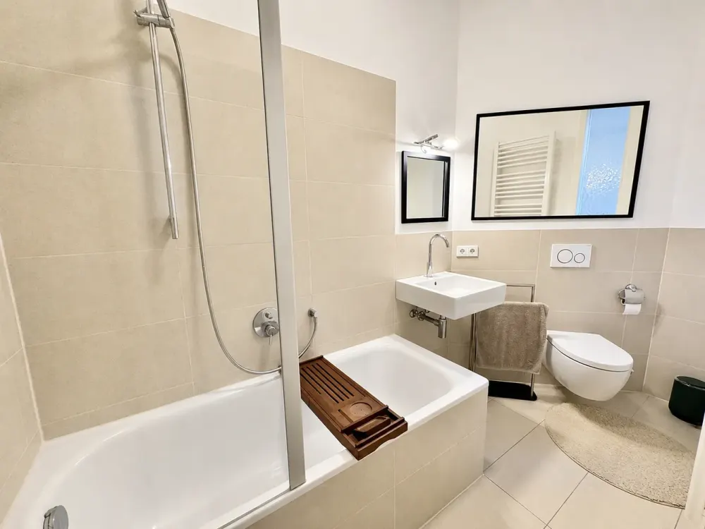 2- Zimmer Terrassen Altbauwohnung in Pempelfort