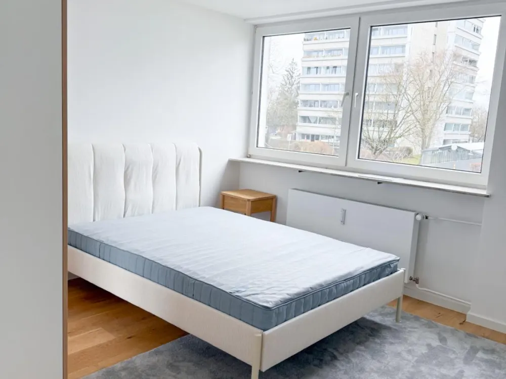 Großzügiges möbliertes WG-Zimmer in München-Solln, ca. 26 m², Strom inklusive