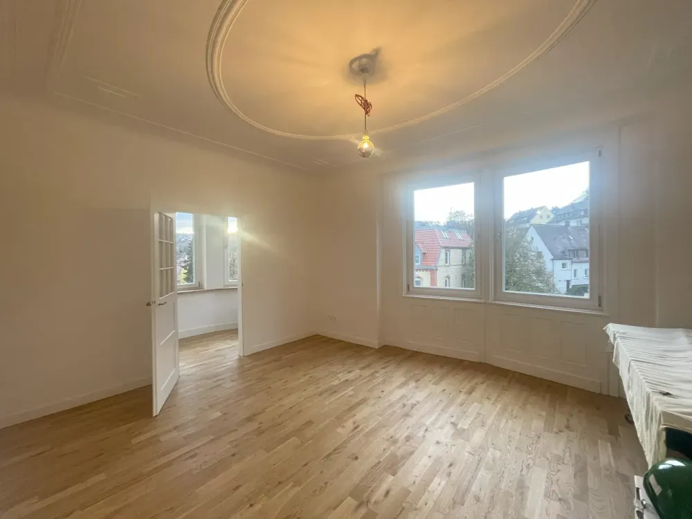 شقة قديمة فاخرة وجميلة مكونة من 3.5 غرف مع إطلالة، موقع متوسط الارتفاع في شتوتغارت-جنوب