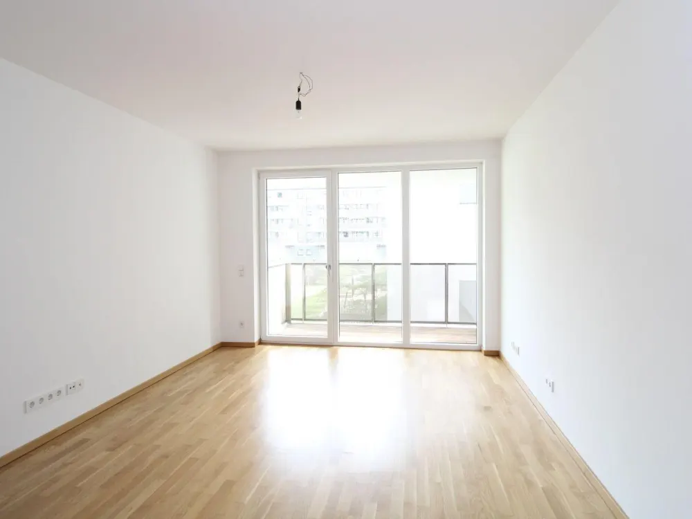 Verfügbar ab 01.02.27 - Moderne 2-RW mit EBK & BALKON !!!