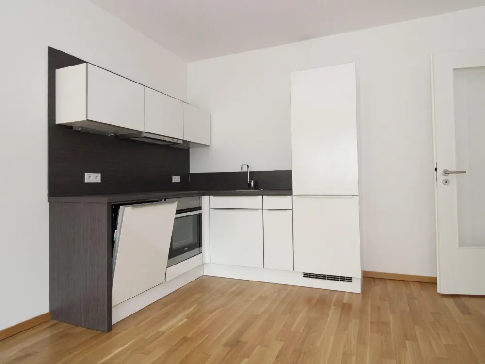 Verfügbar ab 01.02.27 - Moderne 2-RW mit EBK & BALKON !!!