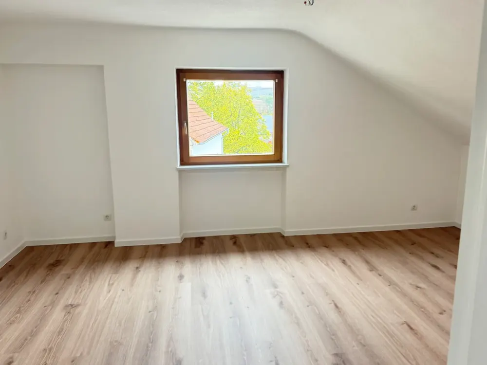 Cozy 3-Room Attic Apartment, Newly Renovated & Modernly Equipped