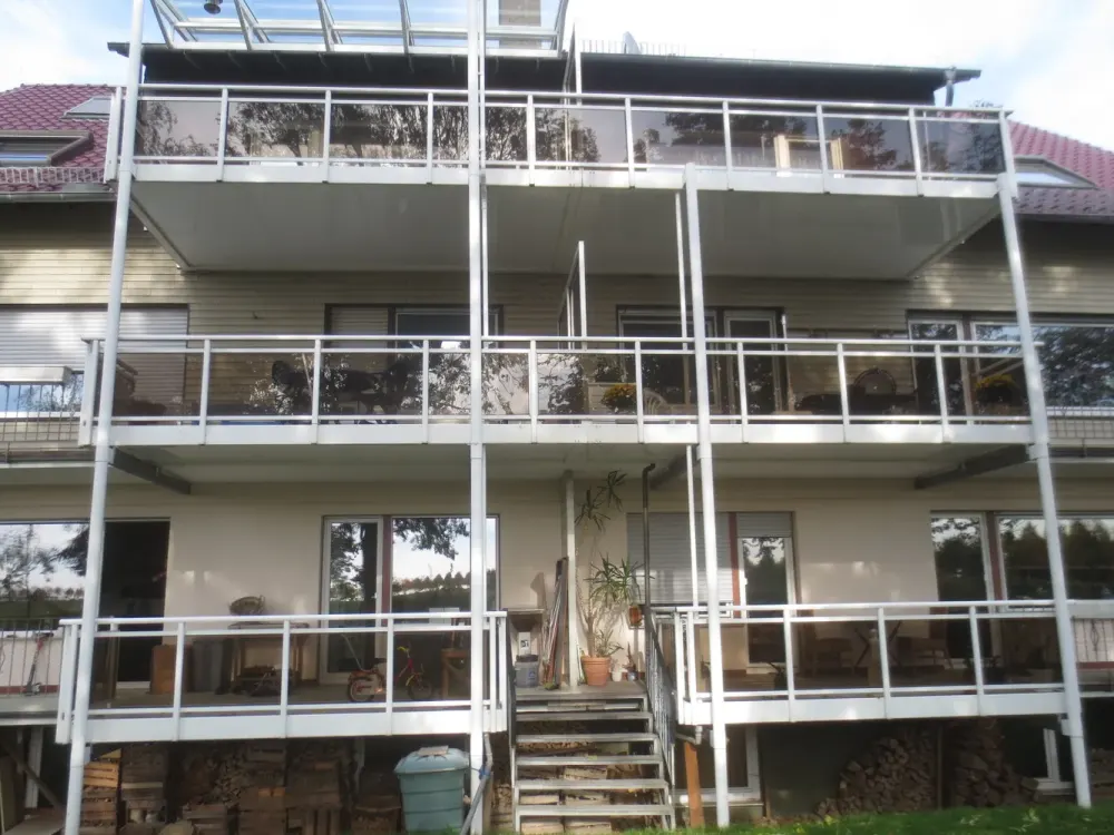 ***Ober-Erlenbach, große 3-Zi. Whg. mit gr. Balkon, PKW Stellplatz***