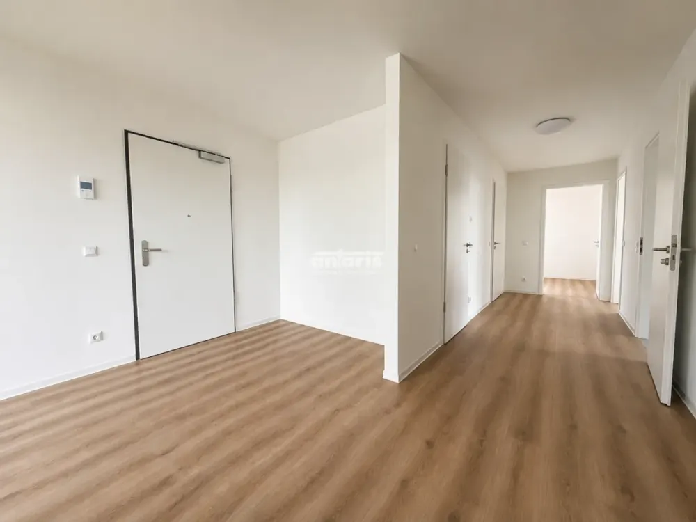 antaris Immobilien GmbH ** Light, Space and Comfort on approx. 132 m² with Fitted Kitchen **