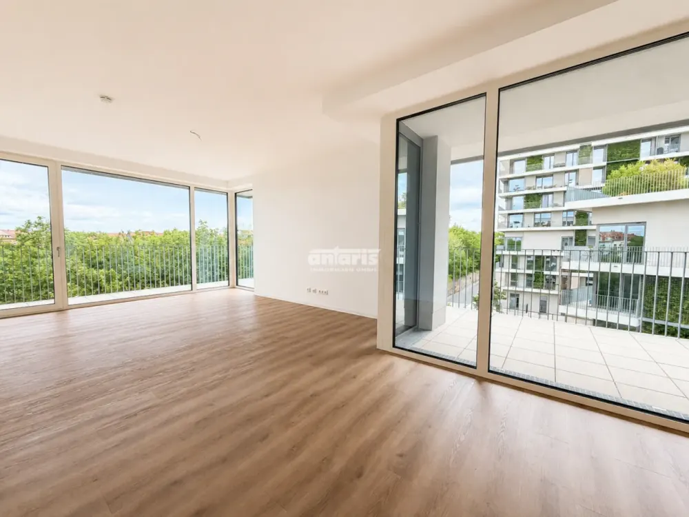 antaris Immobilien GmbH ** Light, Space and Comfort on approx. 132 m² with Fitted Kitchen **