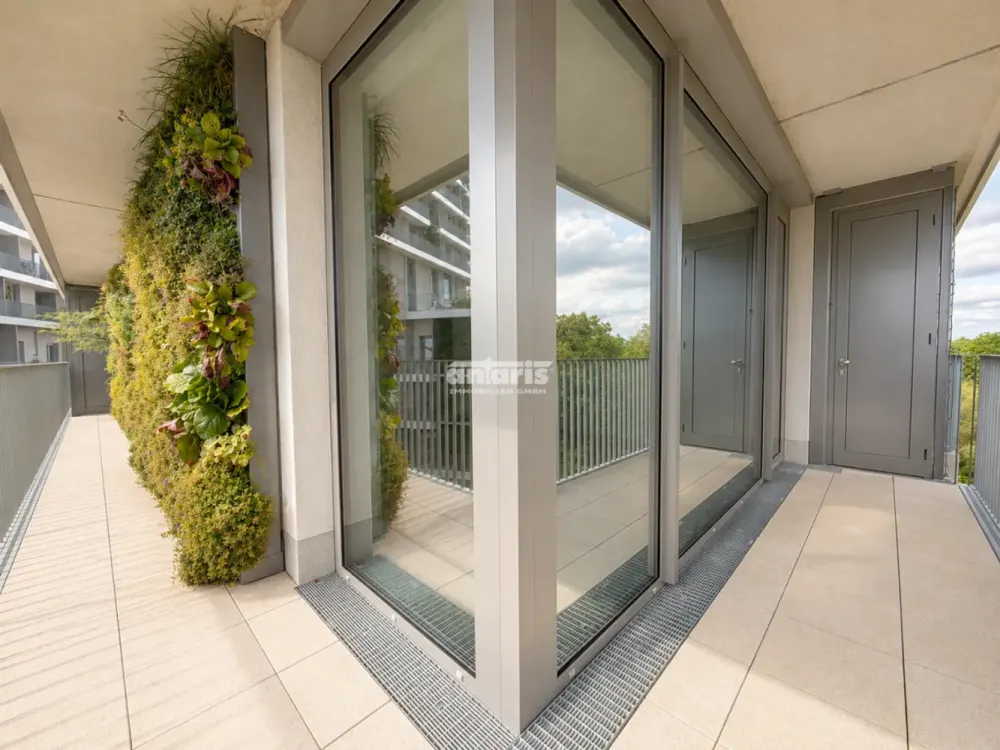 antaris Immobilien GmbH ** Light, Space and Comfort on approx. 132 m² with Fitted Kitchen **