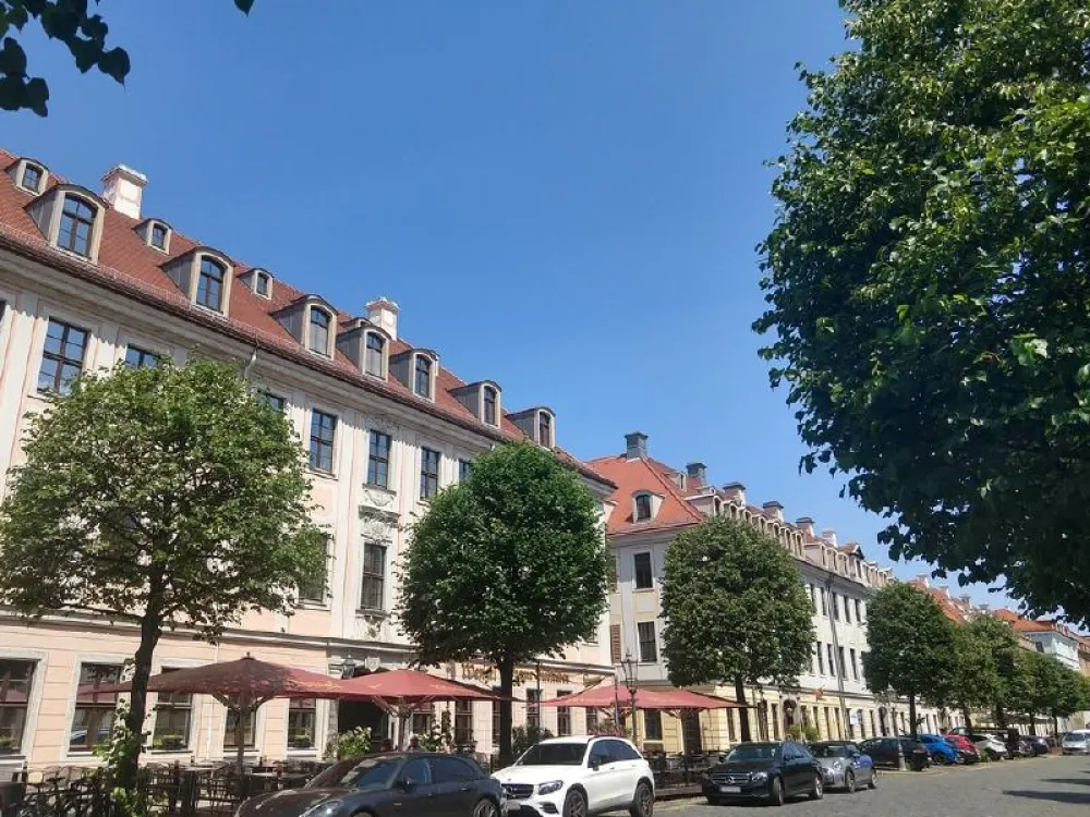 Barockviertel - Königstraße: individuelle Galeriewohnung mit EBK, Gäste-WC & Lift