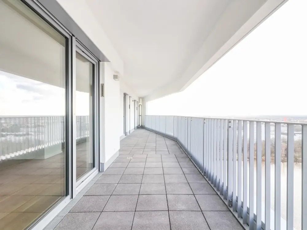 Exklusive Penthouse-Oase mit sonnigem Balkon und moderner Einbauküche