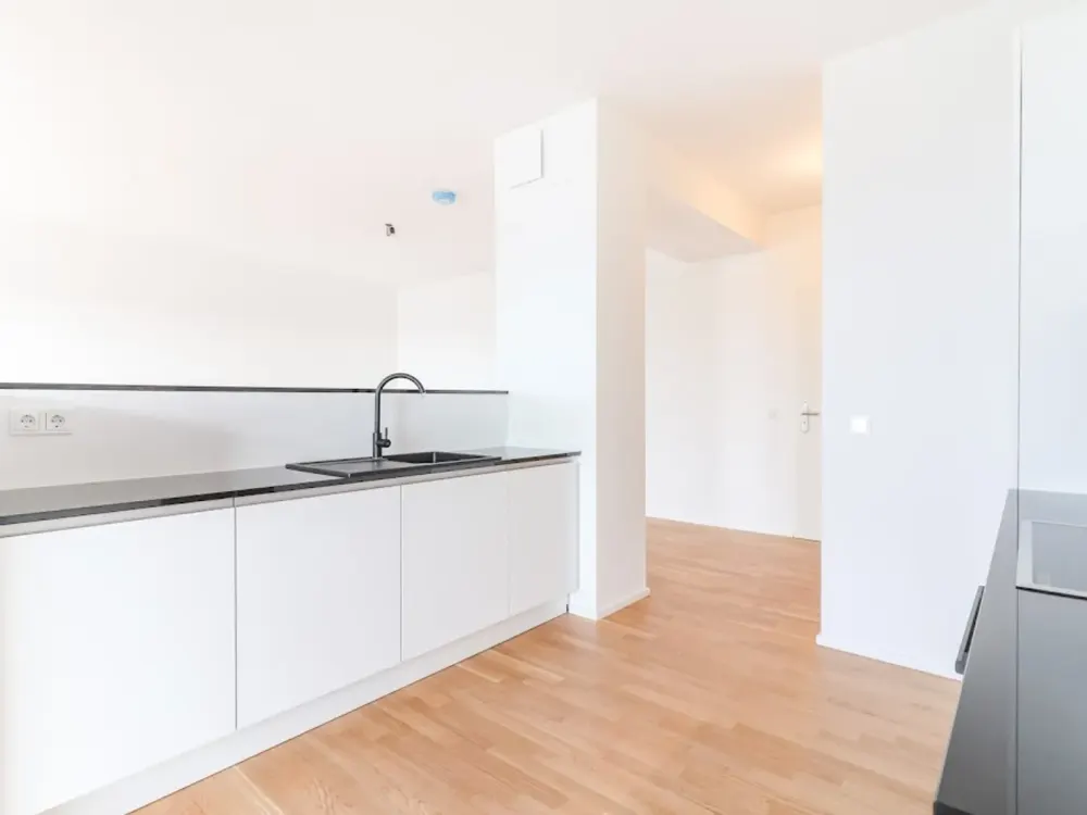 Exklusive Penthouse-Oase mit sonnigem Balkon und moderner Einbauküche