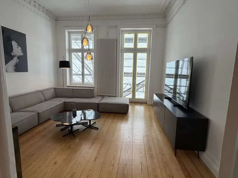 Furnished 5-Room Period Apartment with Balcony in Hamburg-Rotherbaum, First Occupancy Near University & Dammtor