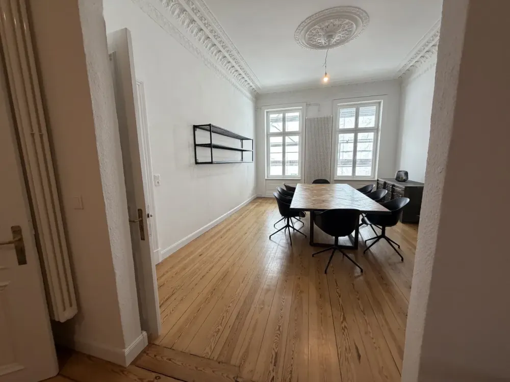Furnished 5-Room Period Apartment with Balcony in Hamburg-Rotherbaum, First Occupancy Near University & Dammtor