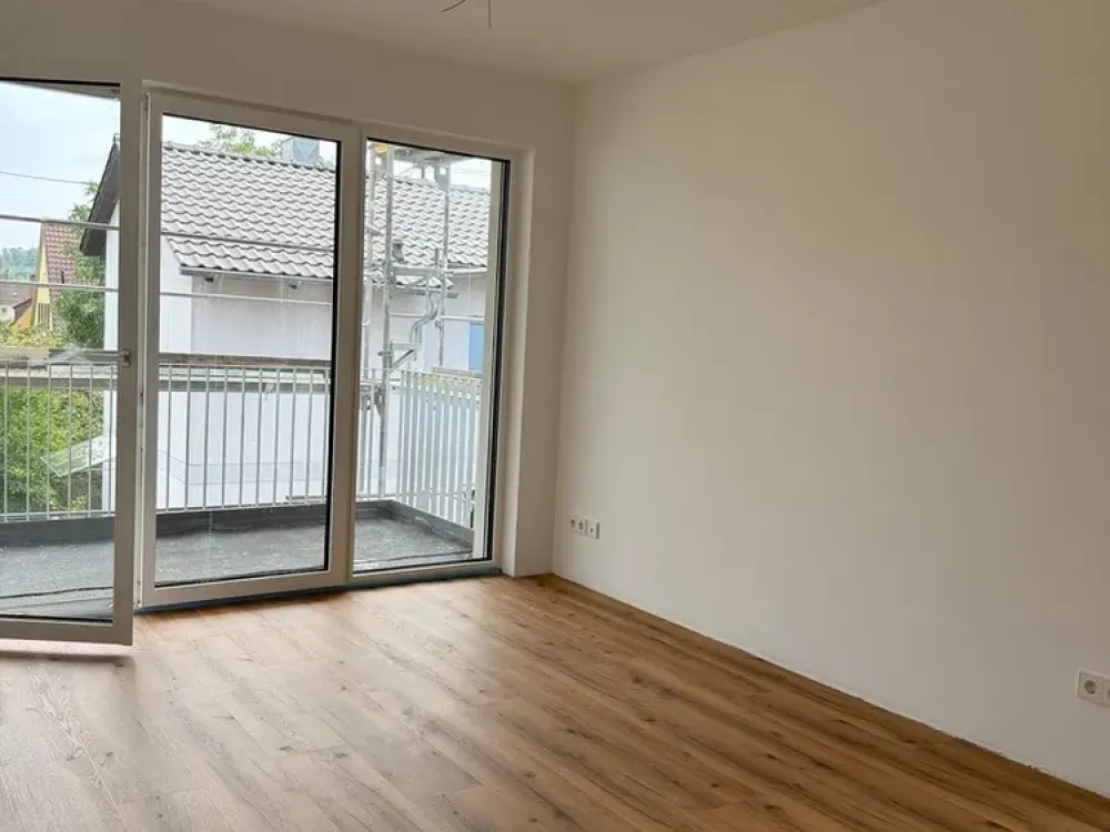 4-Room Apartment on the 1st Floor - Modern Living in the Town Center of Esslingen-Zell