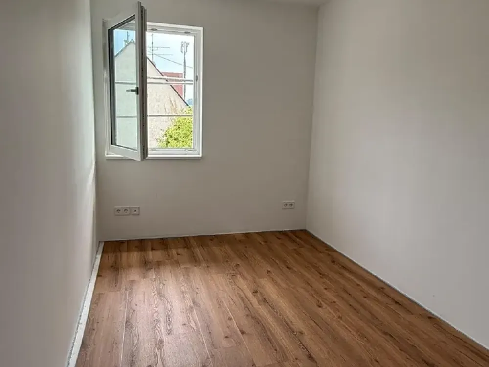 4-Room Apartment on the 1st Floor - Modern Living in the Town Center of Esslingen-Zell