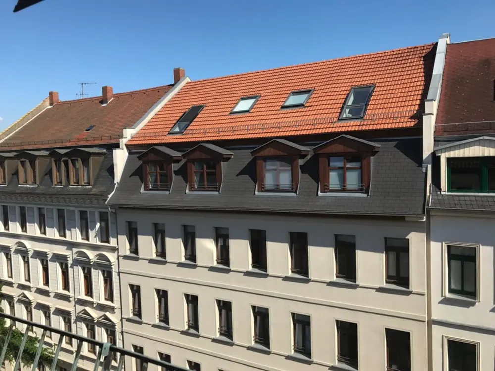 ATTENTION WHEELCHAIR USERS! STYLISH COMPLETELY RENOVATED 2-ROOM APARTMENT WITH LARGE DAYLIGHT BATHROOM AND STAIR LIFT