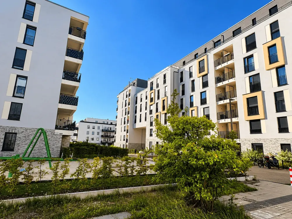 FRANK IMMOBILIEN - modern, stilvoll, sonnig - Attraktive Neubauwohnung im Herzen von Schönefeld!