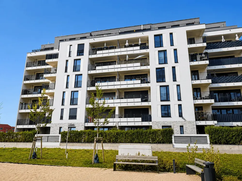 FRANK IMMOBILIEN - modern, stilvoll, sonnig - Attraktive Neubauwohnung im Herzen von Schönefeld!